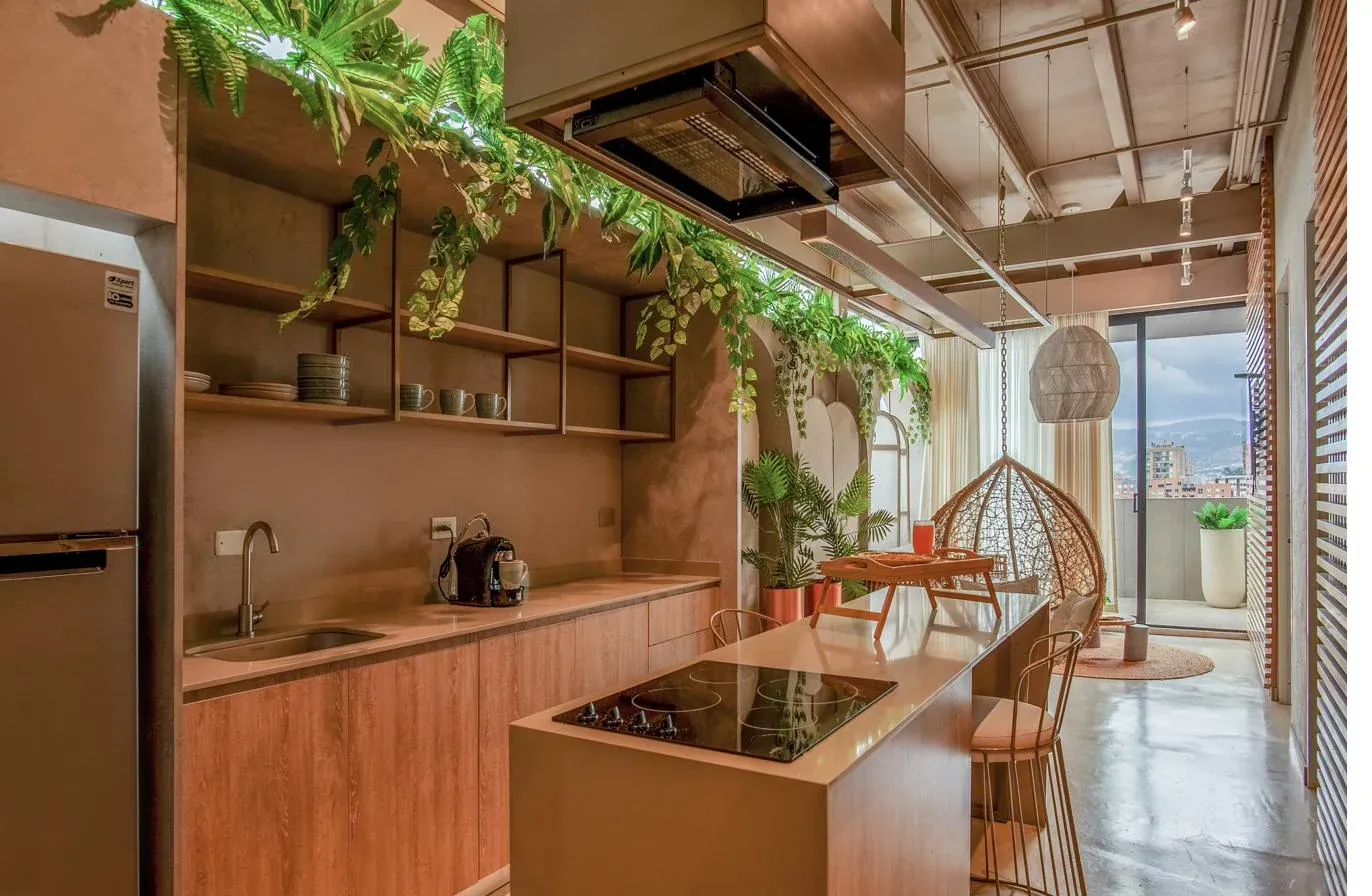 Cocina dotada con vista exterior